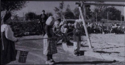 2000 Naustvågen barnehage opna.jpg