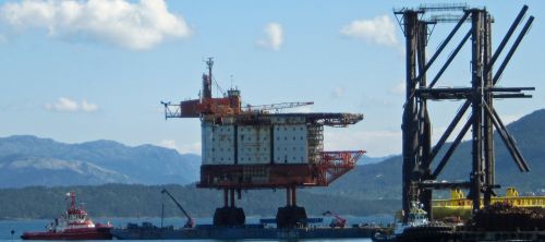 Valhall PQ på lekter.jpg